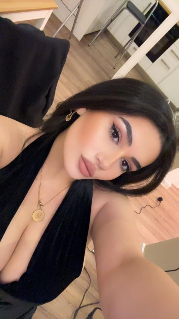 Amelia, premium companion in Paris